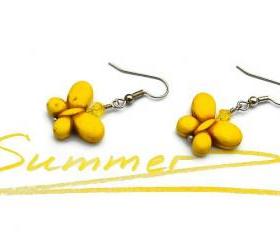 Yellow butterfly gemstone summer earrings. Fashion trend jewelry 